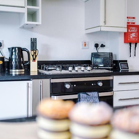 Pristine 2-Bed House In Chester By 53 Degrees Property, Ideal For Families & Small Groups, Great Location - Sleeps 6 Hough Green Esterno foto