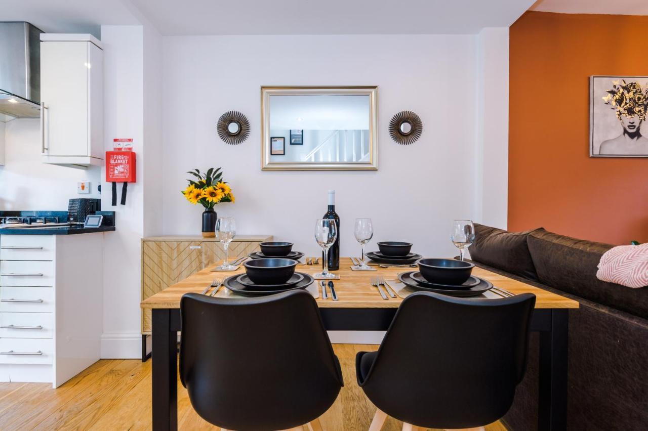 Pristine 2-Bed House In Chester By 53 Degrees Property, Ideal For Families & Small Groups, Great Location - Sleeps 6 Hough Green Esterno foto