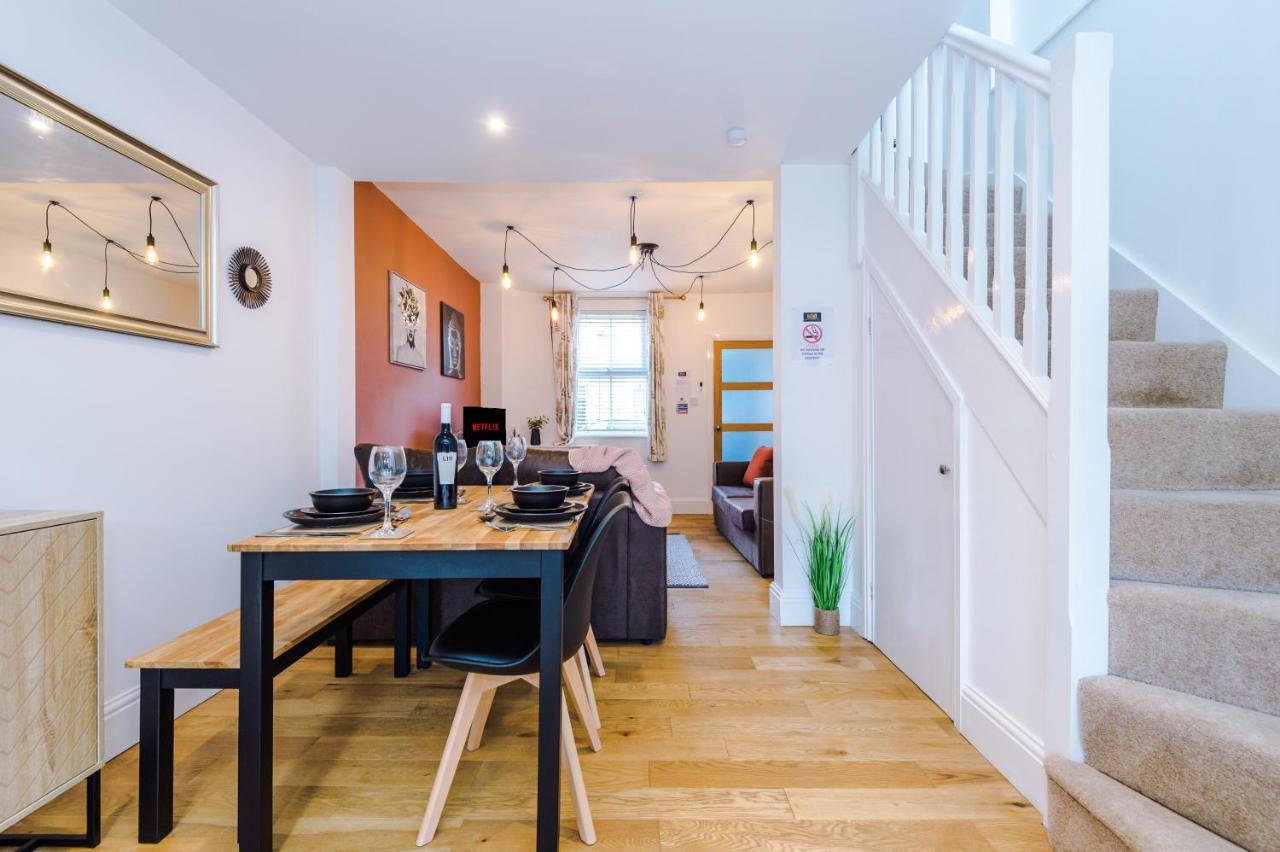 Pristine 2-Bed House In Chester By 53 Degrees Property, Ideal For Families & Small Groups, Great Location - Sleeps 6 Hough Green Esterno foto