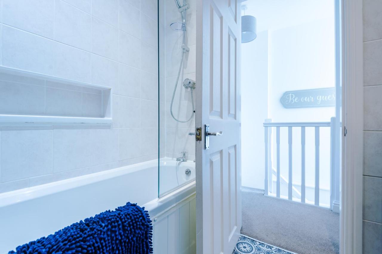 Pristine 2-Bed House In Chester By 53 Degrees Property, Ideal For Families & Small Groups, Great Location - Sleeps 6 Hough Green Esterno foto