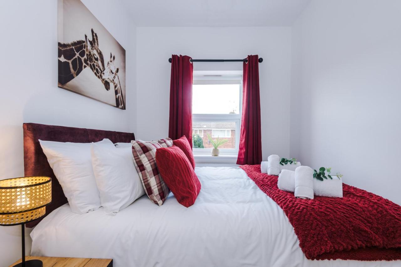Pristine 2-Bed House In Chester By 53 Degrees Property, Ideal For Families & Small Groups, Great Location - Sleeps 6 Hough Green Esterno foto