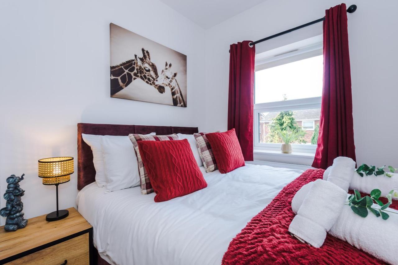 Pristine 2-Bed House In Chester By 53 Degrees Property, Ideal For Families & Small Groups, Great Location - Sleeps 6 Hough Green Esterno foto