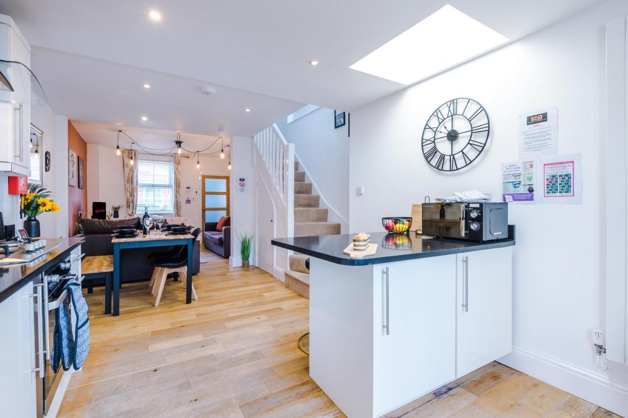 Pristine 2-Bed House In Chester By 53 Degrees Property, Ideal For Families & Small Groups, Great Location - Sleeps 6 Hough Green Esterno foto