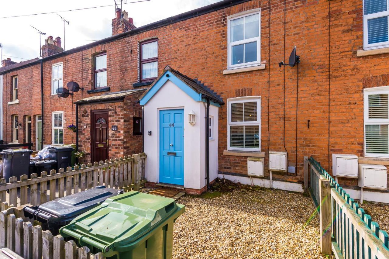 Pristine 2-Bed House In Chester By 53 Degrees Property, Ideal For Families & Small Groups, Great Location - Sleeps 6 Hough Green Esterno foto